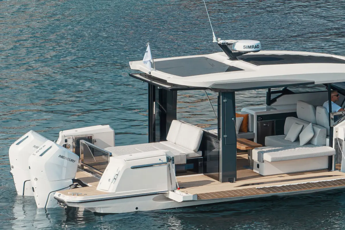 Saxdor 400 GTO, salón — Saint-Tropez Lux Yachts, Saint-Tropez. Saxdor 400 GTO — 12.4m